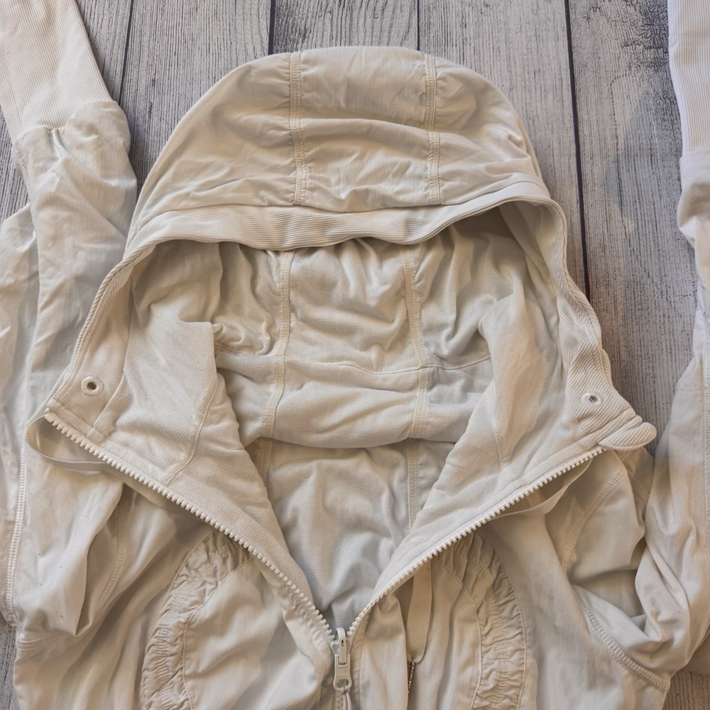 Lululemon Women's Size 6 White Full Zip Hooded Jacket Ruched Thumbholes Workout - Picture 10 of 15